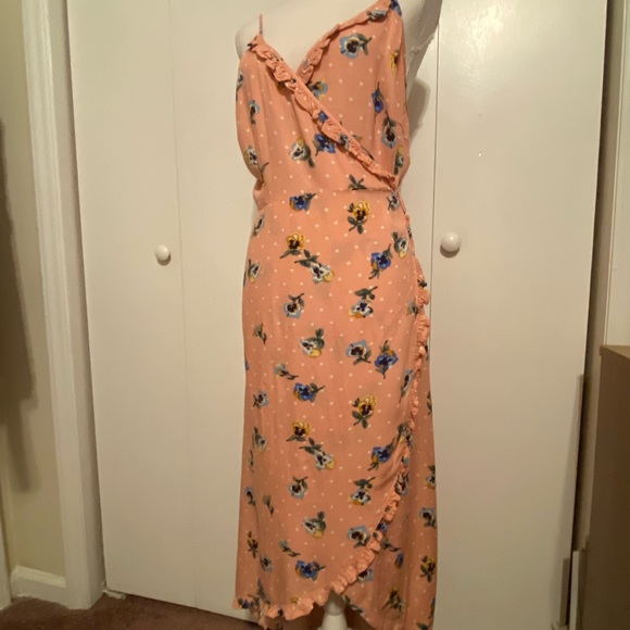 Forever 21 Dresses & Skirts - Forever 21 size 2X pretty Peachy/Pink wrap dress